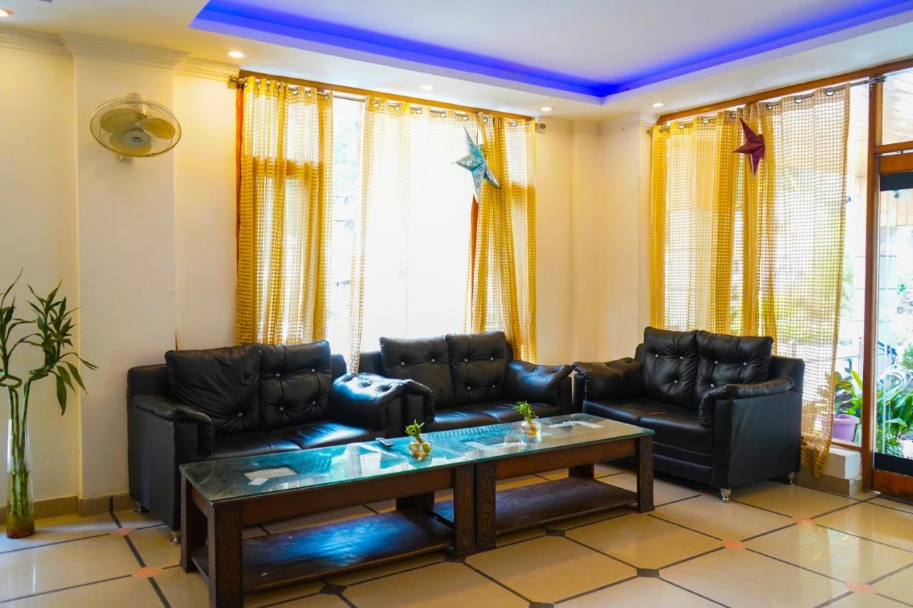Hotel Akash Regency Manāli Kültér fotó