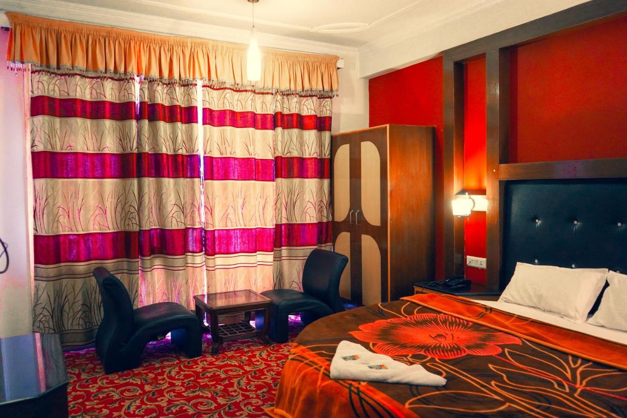 Hotel Akash Regency Manāli Kültér fotó