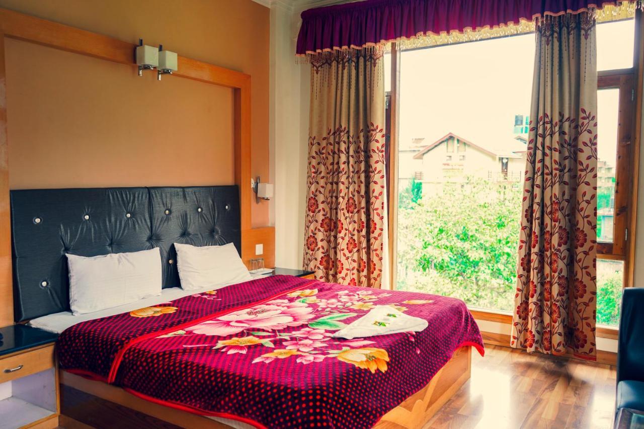 Hotel Akash Regency Manāli Kültér fotó