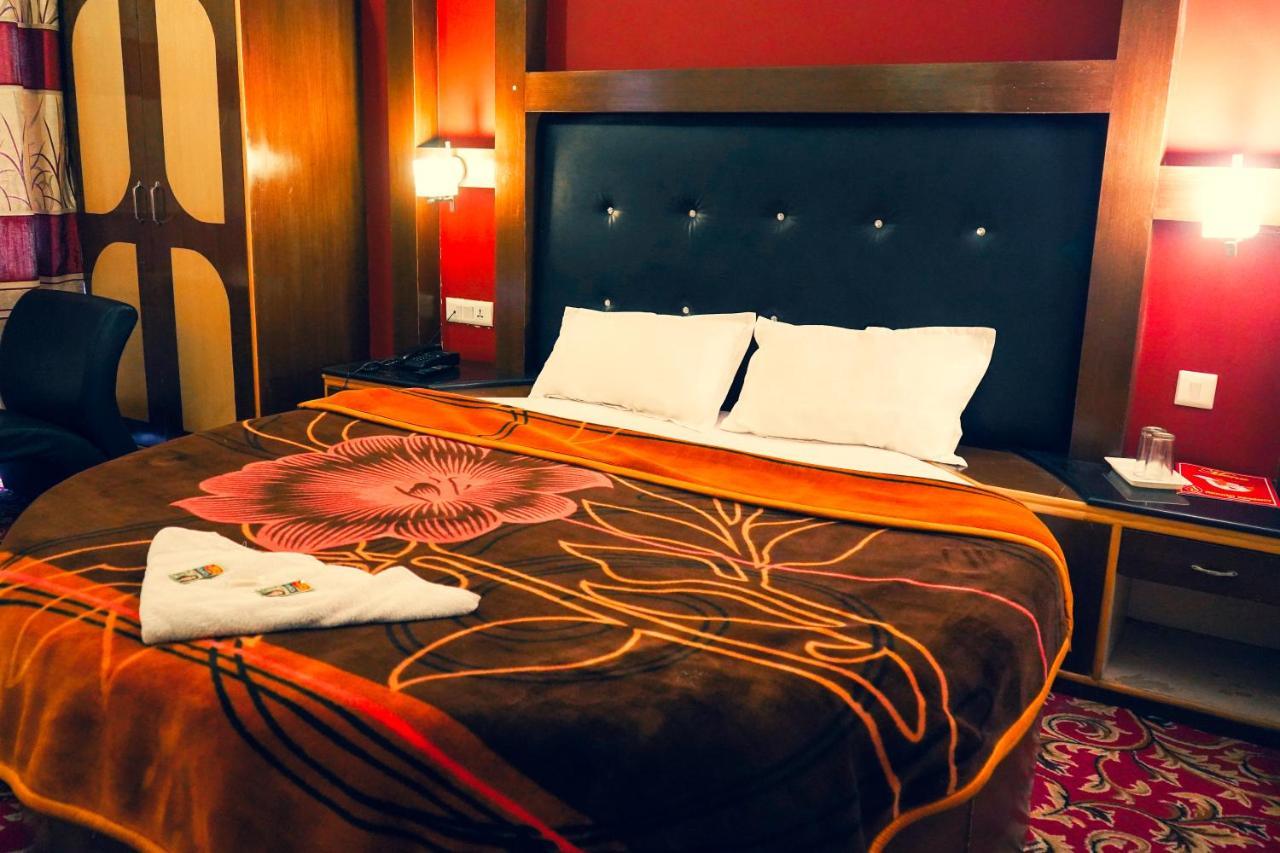 Hotel Akash Regency Manāli Kültér fotó