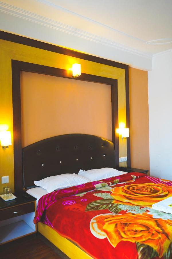 Hotel Akash Regency Manāli Kültér fotó