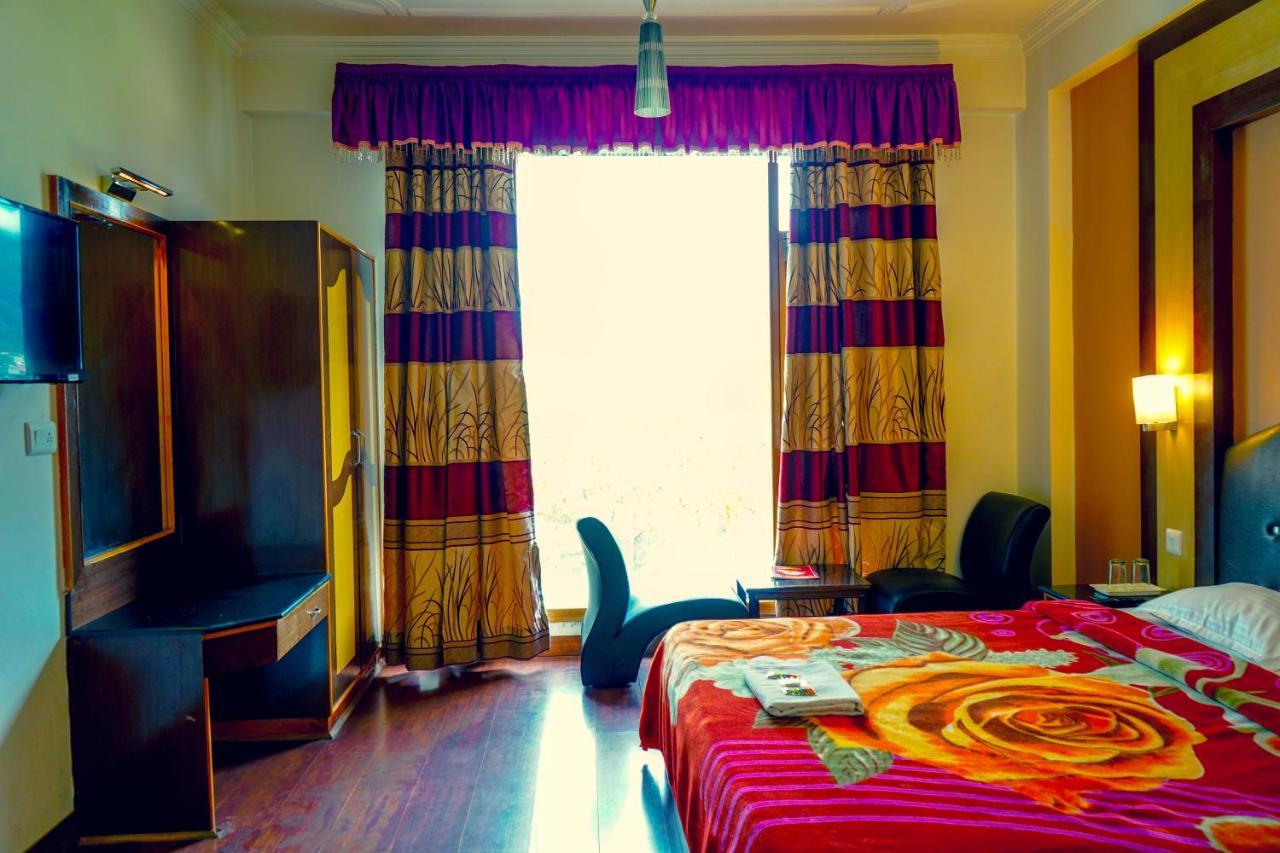 Hotel Akash Regency Manāli Kültér fotó