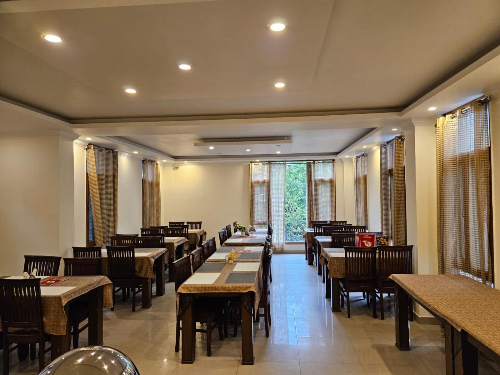 Hotel Akash Regency Manāli Kültér fotó