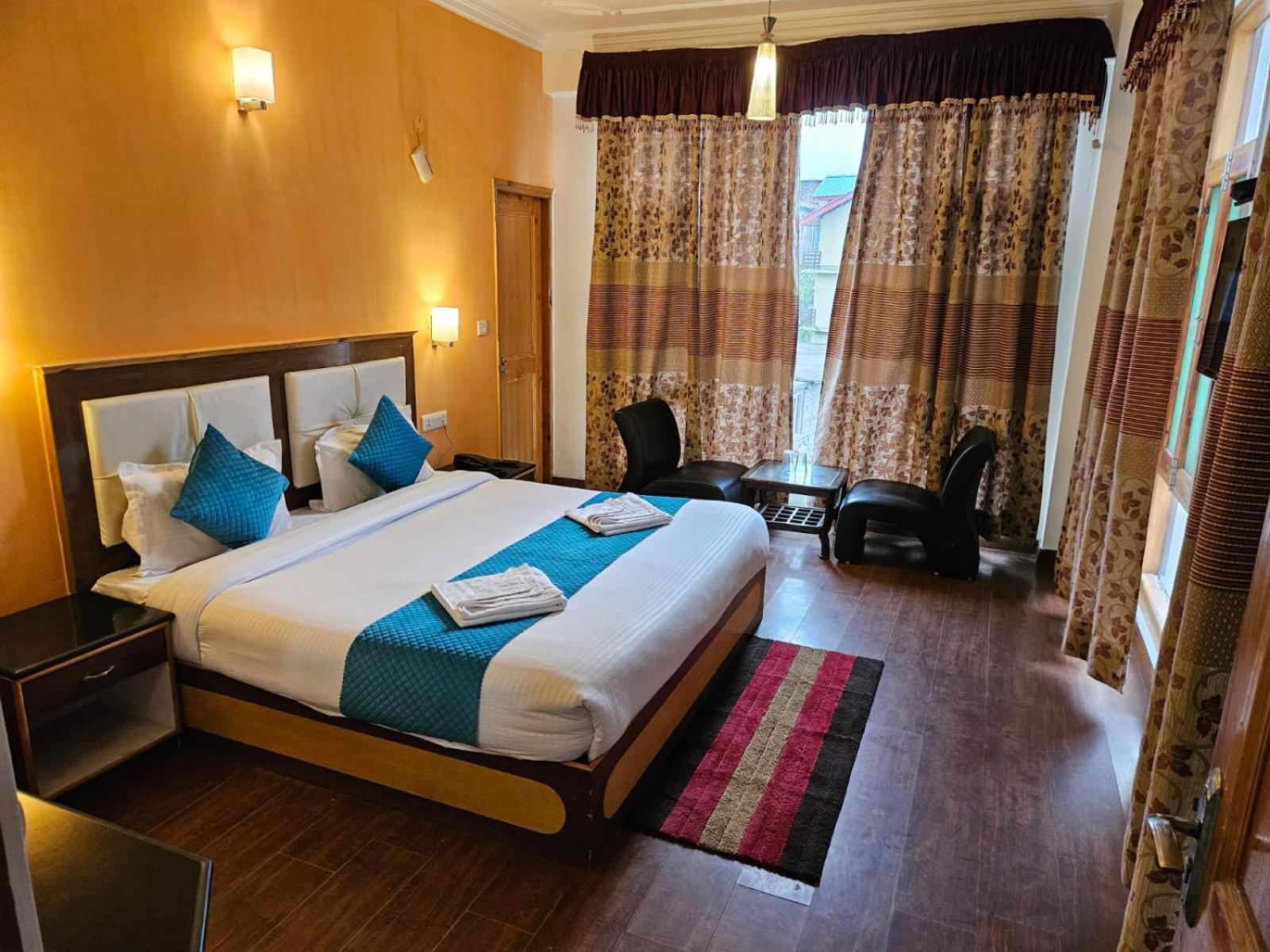 Hotel Akash Regency Manāli Kültér fotó
