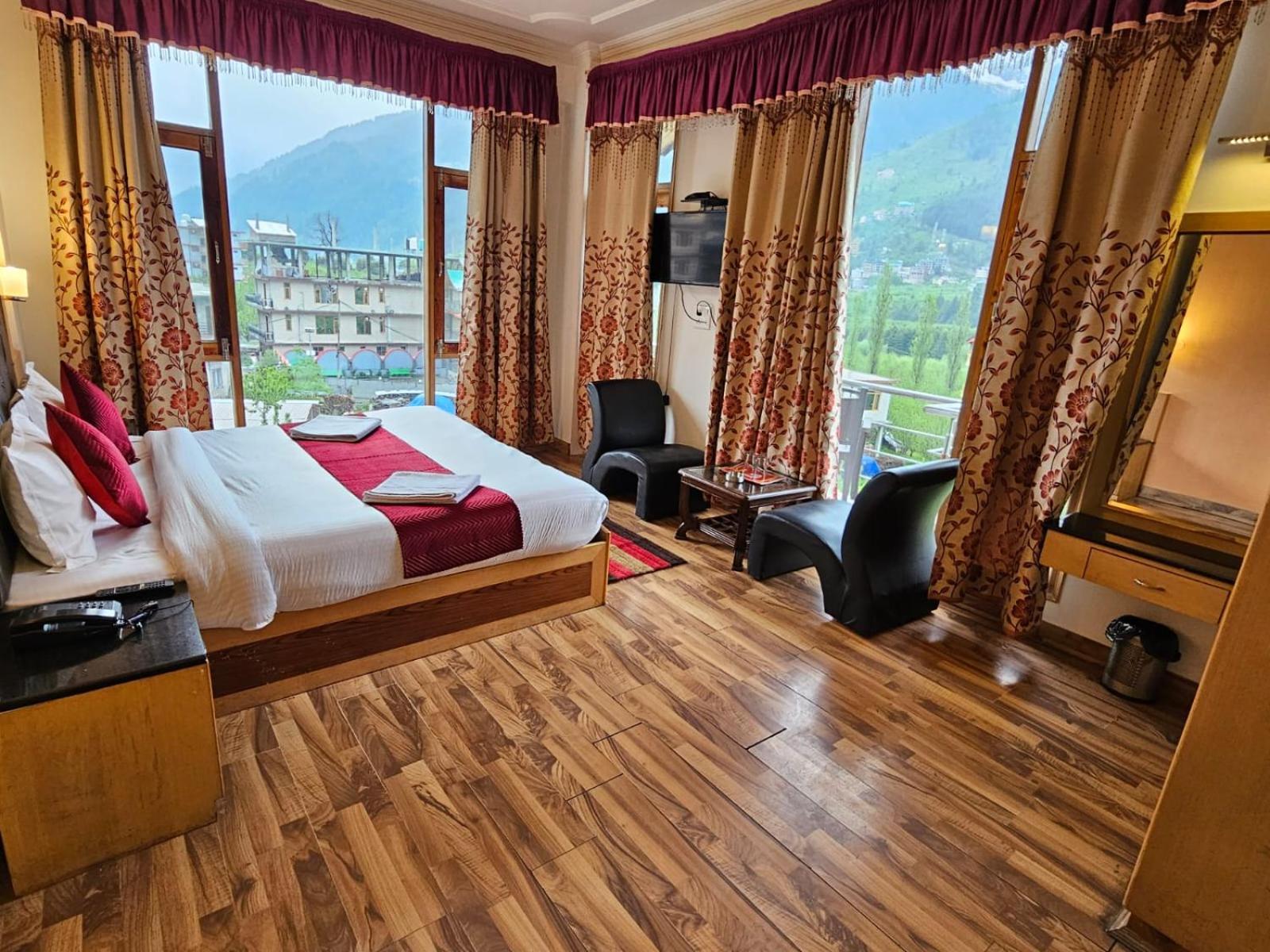 Hotel Akash Regency Manāli Kültér fotó