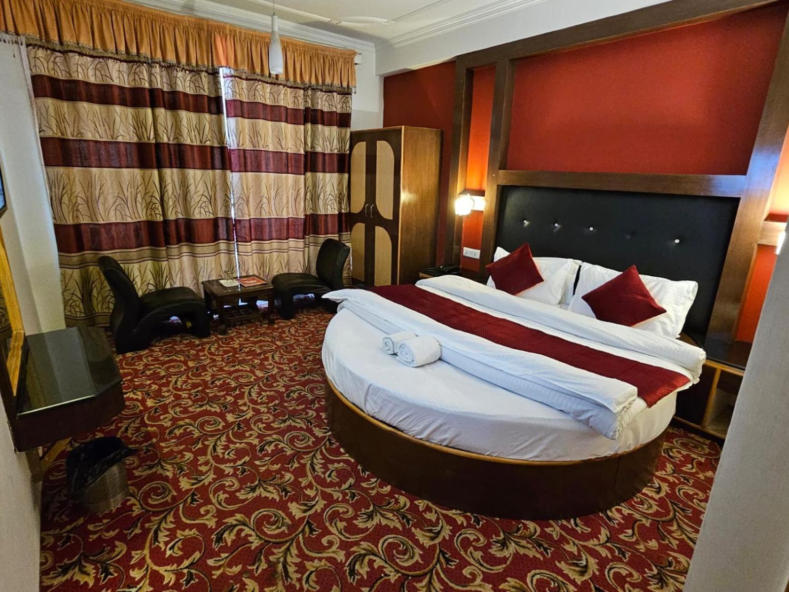 Hotel Akash Regency Manāli Kültér fotó